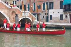 Alzaremi della Balotina davanti al Ponte Tre Archi